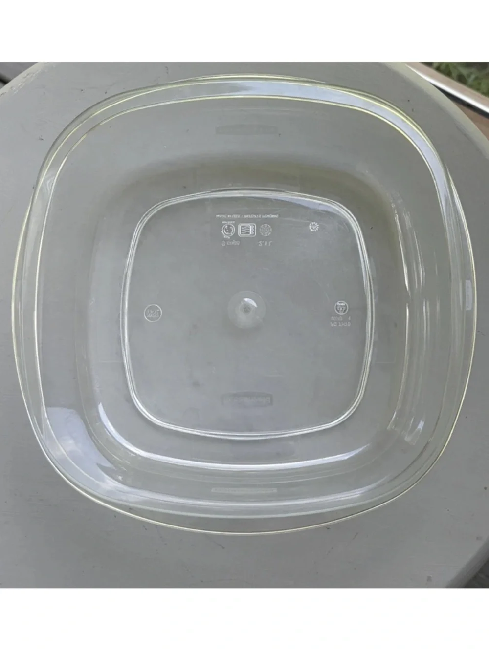Rubbermaid Clear Premier 9 Cup Storage Container & Black Lid FG 7H78